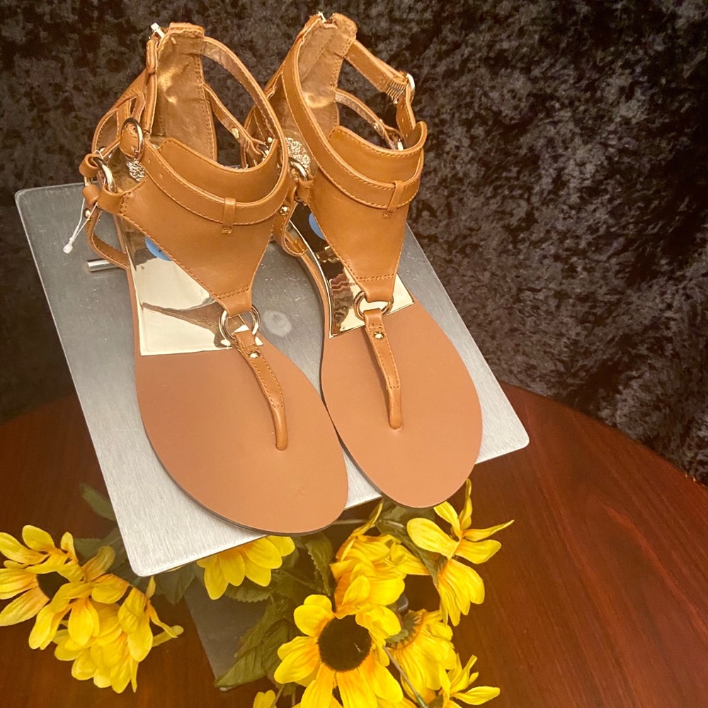 Vince Camuto gorgeous sandal - new